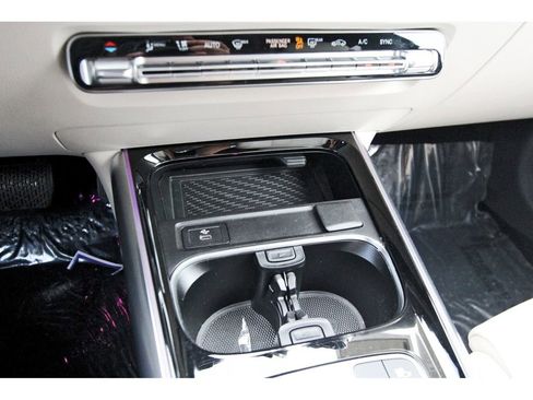 Used 2025 Mercedes-Benz GLA 250 4MATIC image 21