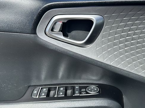 Certified 2025 Kia Soul LX w/ LX Technology Package FWD image 21