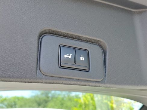 Used 2023 Nissan Rogue Platinum FWD image 11