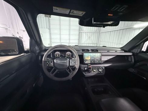 Used 2023 Land Rover Defender 110 V8 AWD/4WD image 37