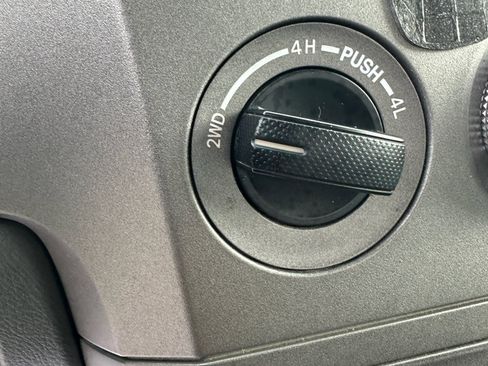 Used 2012 Toyota Tundra 4x4 CrewMax image 28