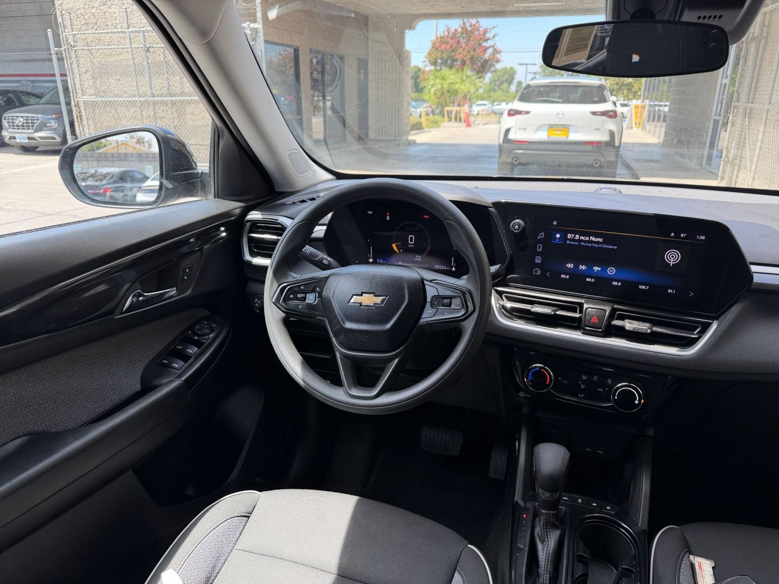 Used 2025 Chevrolet TrailBlazer LT FWD image 32