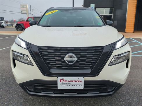 Used 2023 Nissan Rogue SV w/ SV Premium B Package image 9