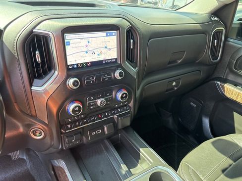 Used 2022 GMC Sierra 3500 Denali w/ Denali Ultimate Package image 18