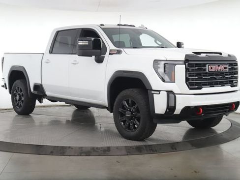 Used 2024 GMC Sierra 2500 AT4 w/ AT4 Premium Plus Package AWD/4WD image 2