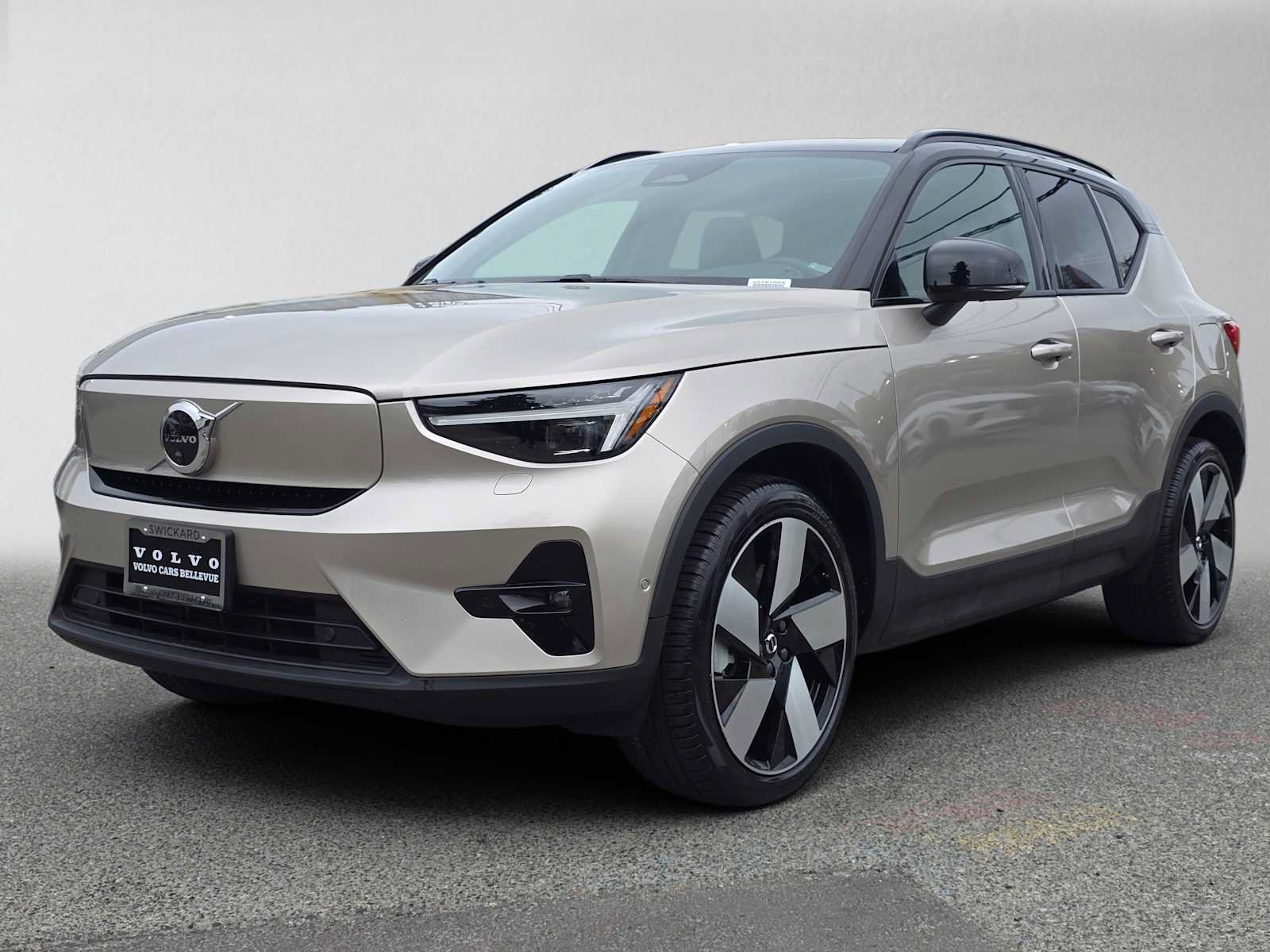Certified 2023 Volvo XC40 Recharge Ultimate w/ Protection Package Premier AWD/4WD image 8
