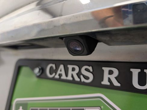 Used 2015 Toyota Camry LE image 10