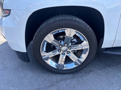 Used 2018 Chevrolet Suburban LT w/ Luxury Package RWD image 9