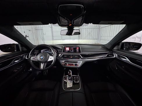 Used 2021 BMW 750i xDrive w/ Executive Package AWD/4WD image 22