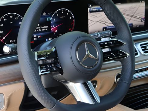 New 2026 Mercedes-Benz GLS 450 4MATIC image 19
