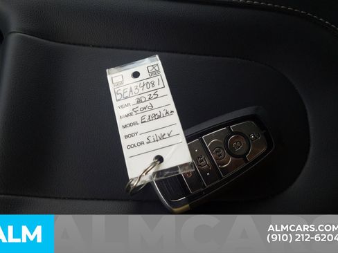 Used 2025 Ford Expedition Platinum AWD/4WD image 18