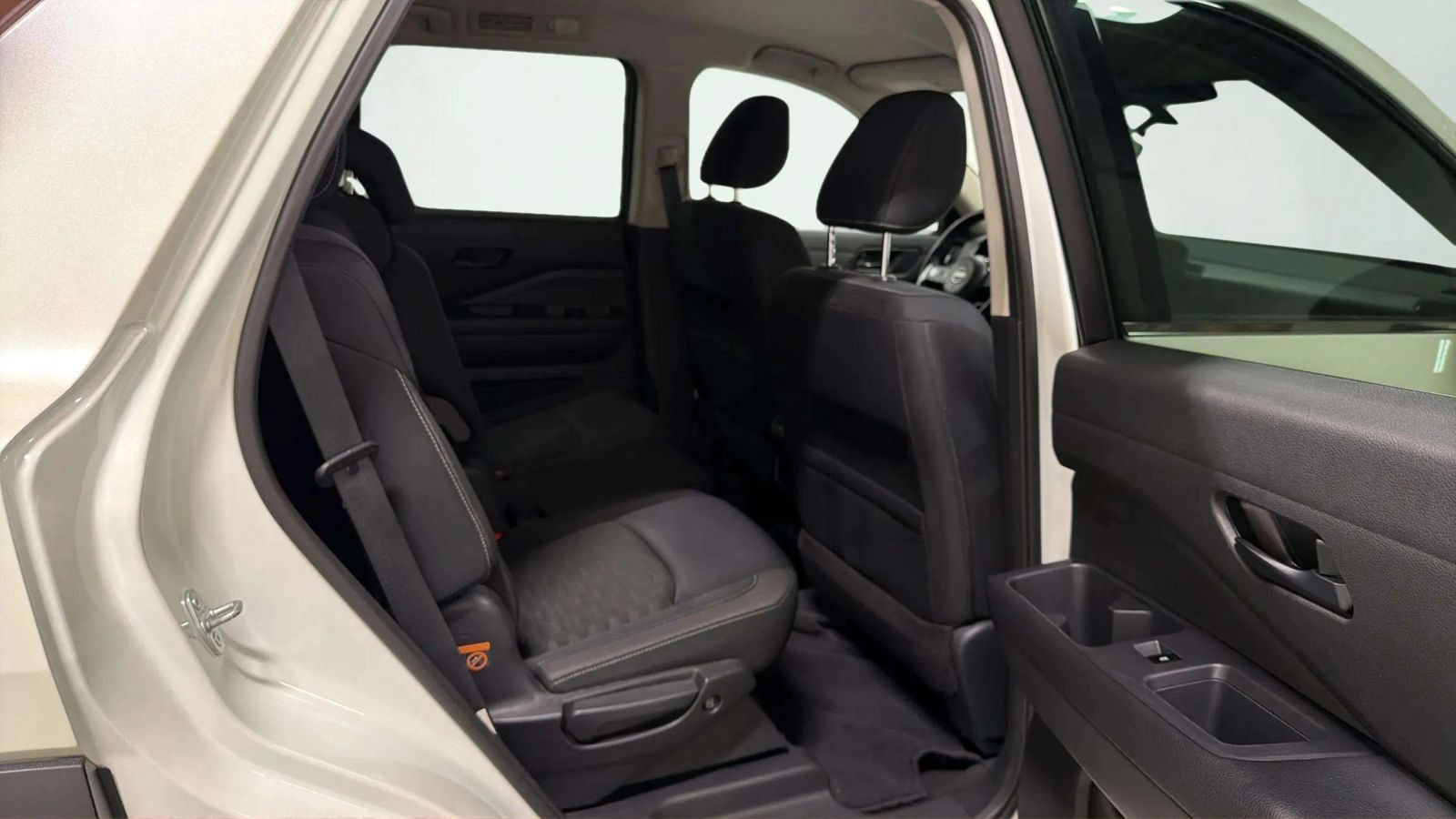 Used 2023 Nissan Pathfinder SV AWD/4WD image 39