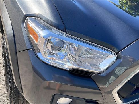 Used 2022 Toyota Tacoma SR5 w/ Technology Package image 34