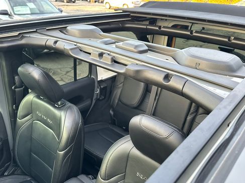 Used 2023 Jeep Wrangler Unlimited Sahara w/ Cold Weather Group image 31