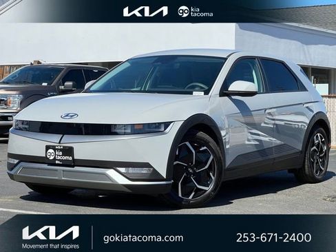 Used 2024 Hyundai Ioniq 5 SE image 1