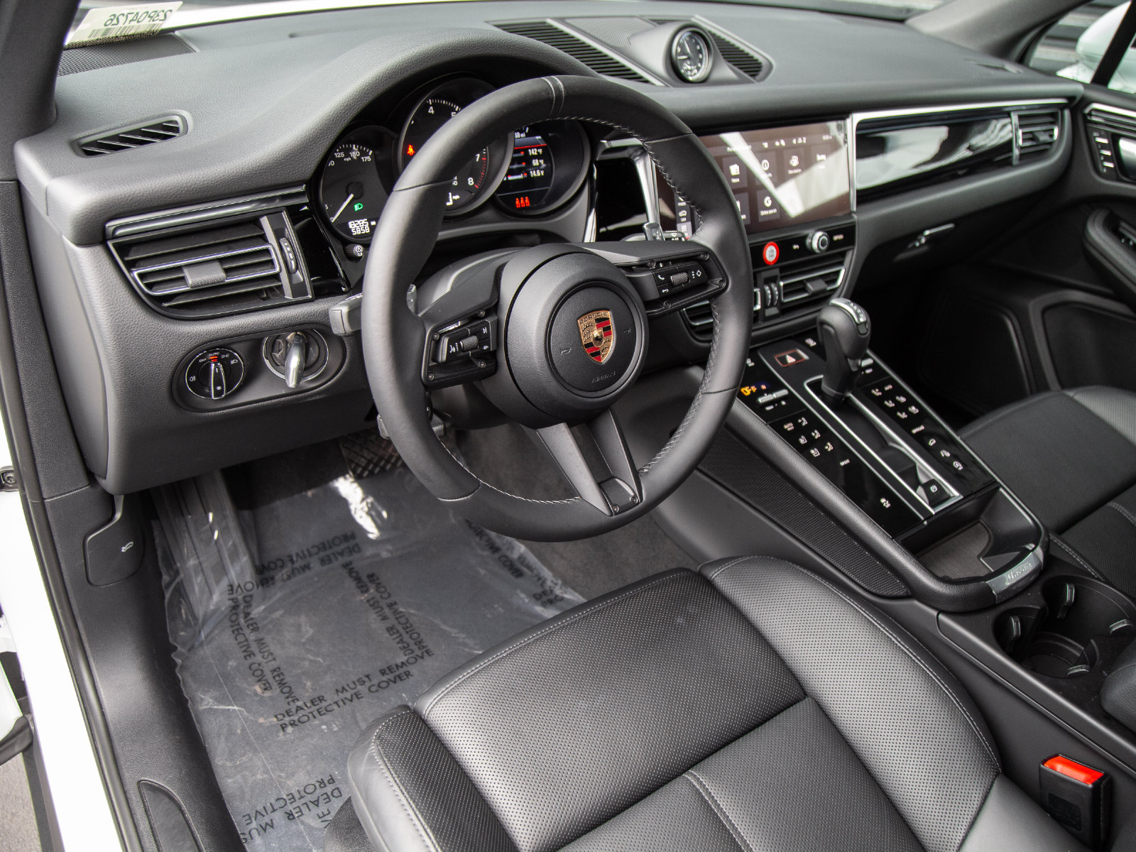 Certified 2023 Porsche Macan AWD/4WD image 4