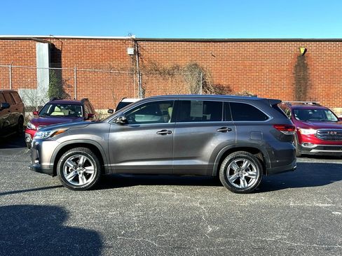 Used 2018 Toyota Highlander Limited image 2