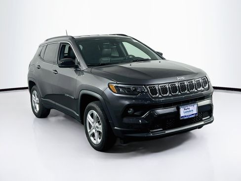 Used 2023 Jeep Compass Latitude AWD/4WD image 3