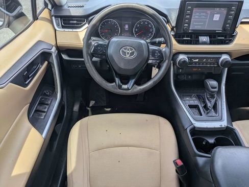 Used 2020 Toyota RAV4 LE FWD image 16