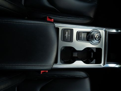 Used 2024 Ford Edge Titanium image 29