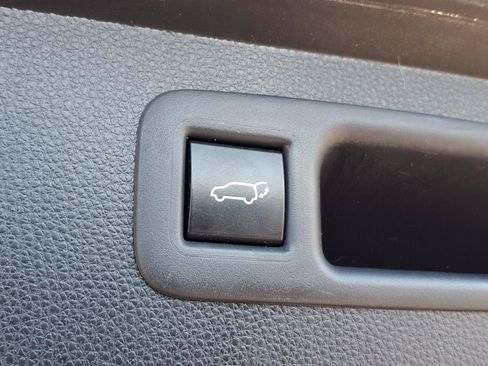 Used 2023 Toyota Highlander XLE FWD image 27