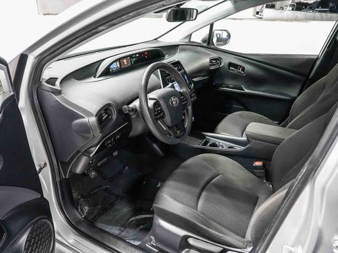 Certified 2019 Toyota Prius L Eco FWD image 17