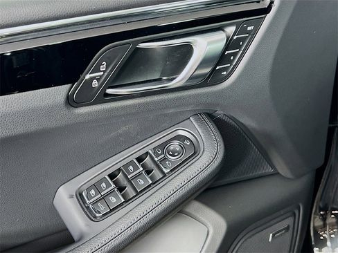 New 2026 Porsche Macan image 20