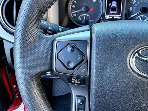Used 2022 Toyota Tacoma TRD Sport AWD/4WD image 29