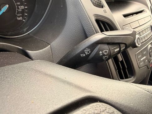 Used 2017 Ford Focus SE w/ Cold Weather Package FWD image 13