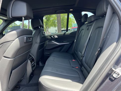 Used 2021 BMW X5 xDrive40i w/ M Sport Package AWD/4WD image 31