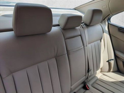Used 2010 Mercedes-Benz E 550 Sedan image 22