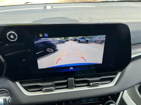 Used 2025 Chevrolet Equinox LT image 22