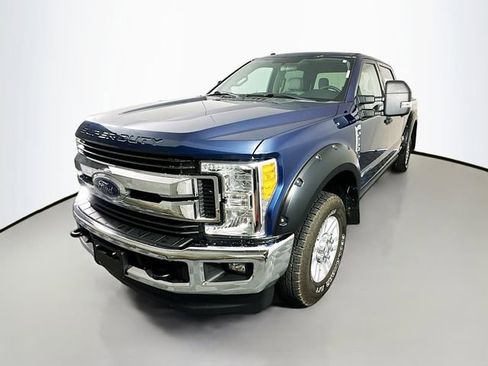 Used 2017 Ford F250 XLT w/ XLT Value Package AWD/4WD image 3