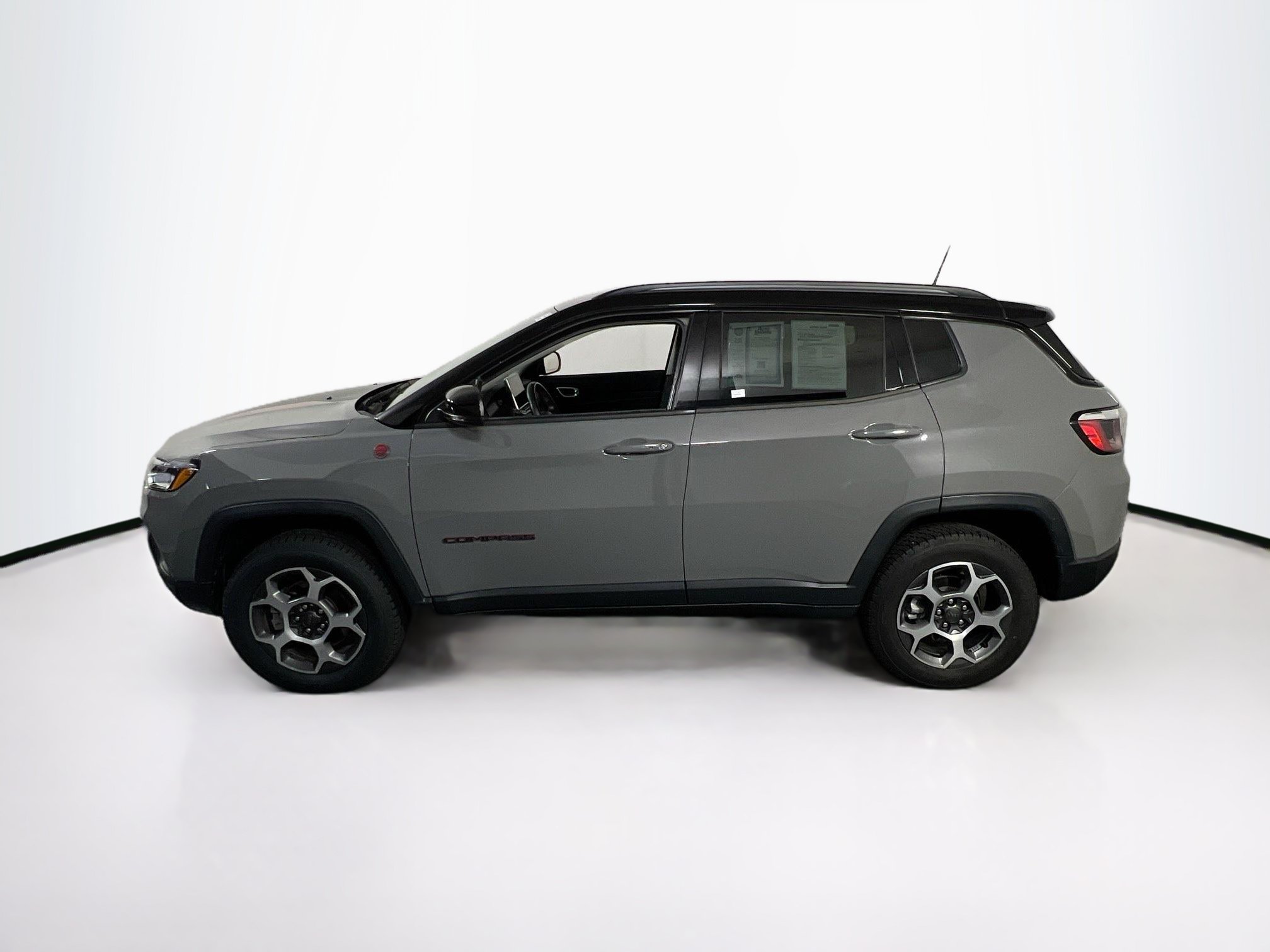 Used 2022 Jeep Compass Trailhawk w/ Trailhawk Convenience Group AWD/4WD image 8