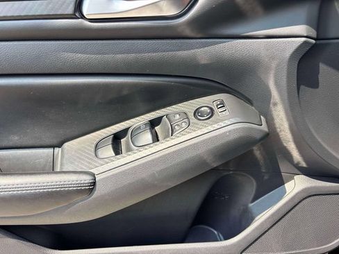 Used 2024 Nissan Altima 2.5 SV FWD image 16