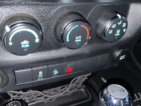 Used 2014 Jeep Wrangler Unlimited Sport w/ Quick Order Package 24S AWD/4WD image 44