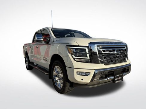Certified 2021 Nissan Titan SL w/ Moonroof Package image 8