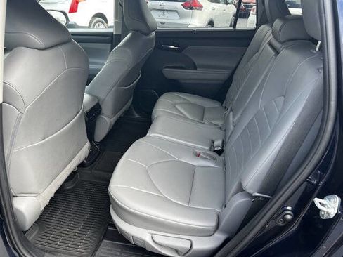 Used 2020 Toyota Highlander XLE image 14