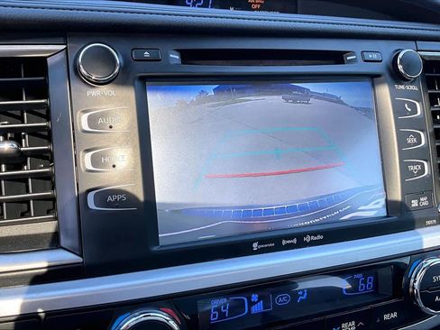 Used 2018 Toyota Highlander XLE FWD image 23