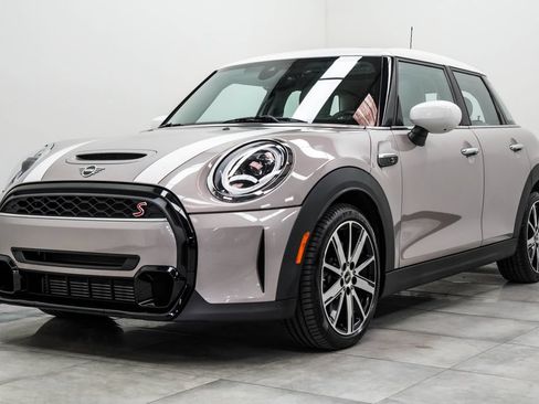 Used 2023 MINI Cooper S w/ Signature Upholstery Package FWD image 7