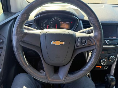 Used 2020 Chevrolet Trax LS FWD image 17