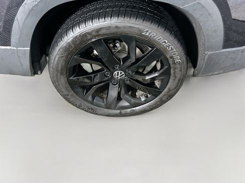 Used 2024 Volkswagen Taos SE image 11