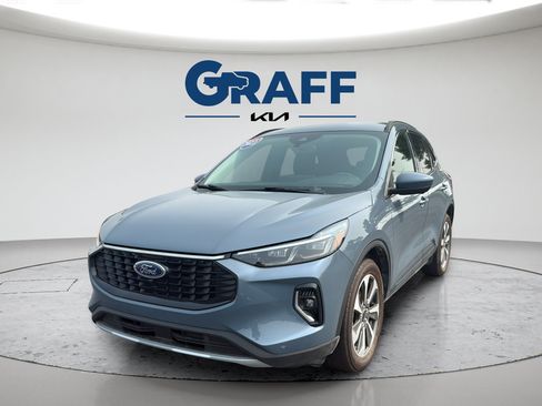 Used 2023 Ford Escape Platinum AWD/4WD image 1