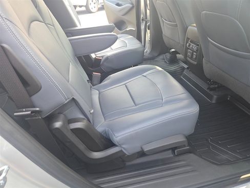 Used 2019 Buick Enclave Premium w/ LPO, Touring Package FWD image 8