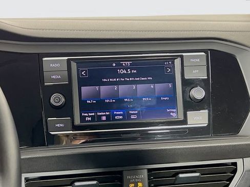 Used 2024 Volkswagen Jetta SE image 17