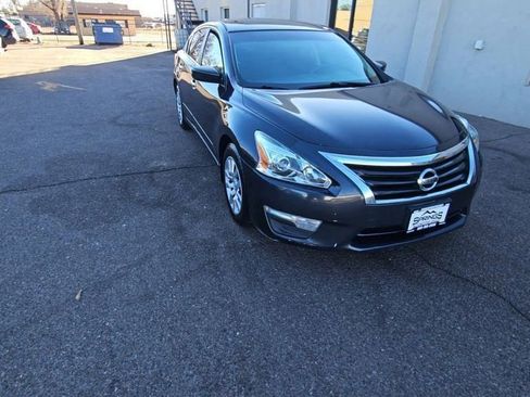Used 2014 Nissan Altima 2.5 S w/ Display Audio Package image 2