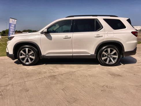 Certified 2024 Honda Pilot Touring image 4