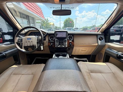 Used 2015 Ford F250 Lariat w/ Lariat Ultimate Package AWD/4WD image 32