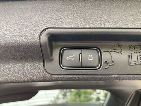 Certified 2020 Ford Explorer XLT w/ Equipment Group 202A RWD image 8