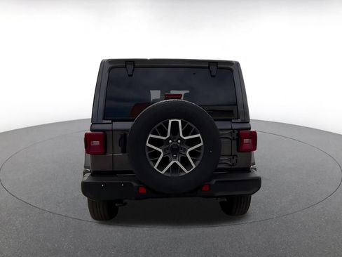 Used 2025 Jeep Wrangler Unlimited Sahara AWD/4WD image 12